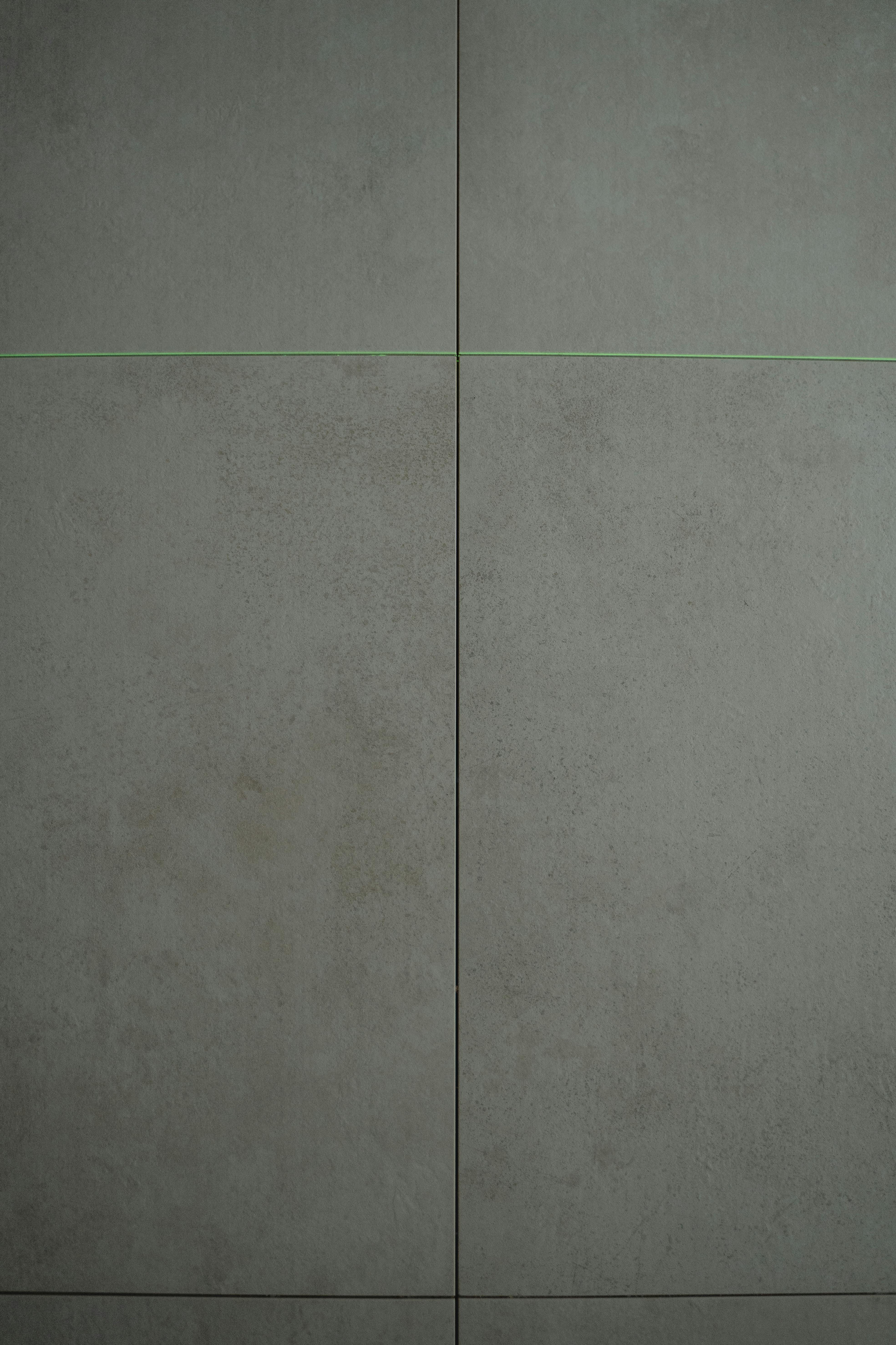 Laatoitustyö käynnissä